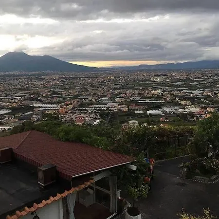 Guest house Palmentiello - Con Piscina E Vista Golfo Di Napoli & Vesuvio